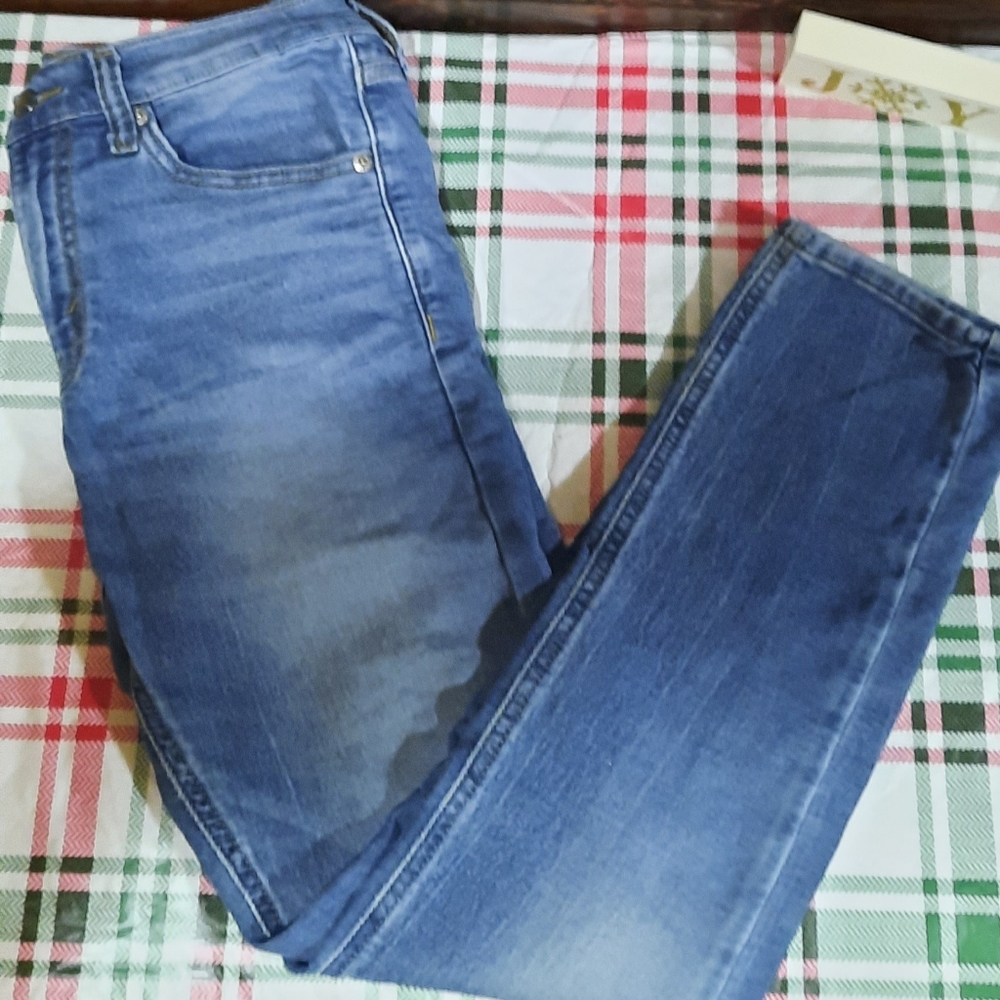 Signature Levi S47